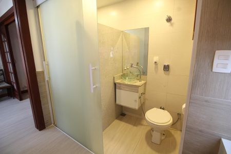 Casa de condomínio à venda com 307m², 4 quartos e 2 vagasQuarto 4 - Banheiro da Suíte