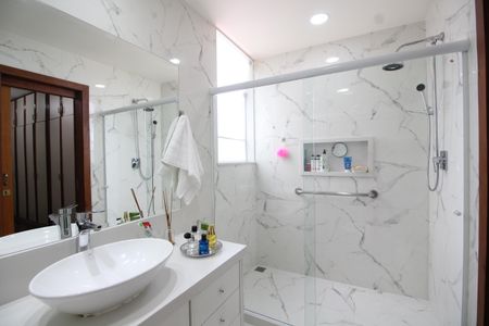 Casa de condomínio à venda com 307m², 4 quartos e 2 vagasQuarto 3 - Banheiro da Suíte