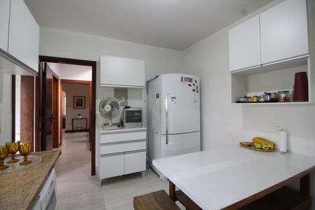 Casa de condomínio à venda com 307m², 4 quartos e 2 vagasCozinha