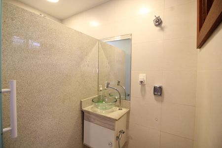 Casa de condomínio à venda com 307m², 4 quartos e 2 vagasQuarto 4 - Banheiro da Suíte