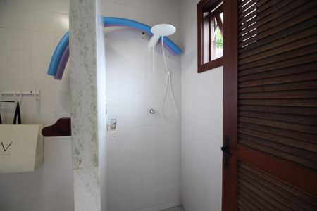 Casa de condomínio à venda com 307m², 4 quartos e 2 vagasBanheiro Social 2