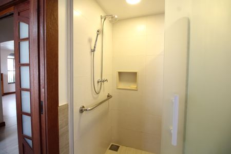 Casa de condomínio à venda com 307m², 4 quartos e 2 vagasQuarto 4 - Banheiro da Suíte