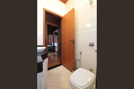 Casa à venda com 370m², 5 quartos e 8 vagasBanheiro