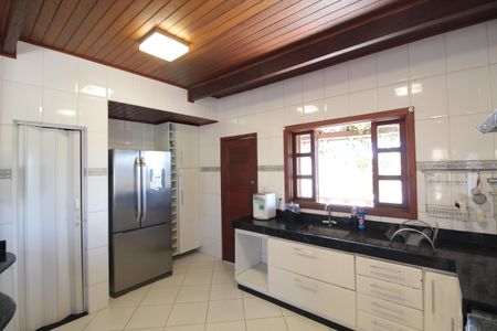 Casa à venda com 370m², 5 quartos e 8 vagasCozinha