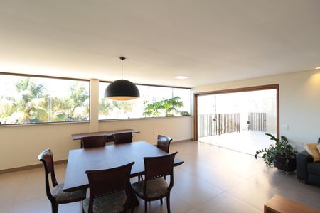 Casa à venda com 370m², 5 quartos e 8 vagasSala 2