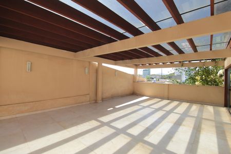 Casa à venda com 370m², 5 quartos e 8 vagasGaragem