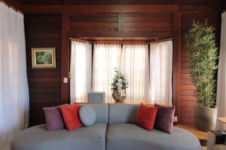 Casa à venda com 370m², 5 quartos e 8 vagasSala