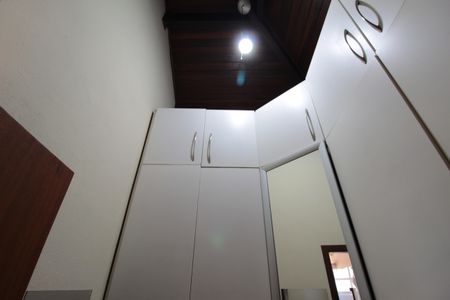 Casa à venda com 370m², 5 quartos e 8 vagasCloset do quarto 1