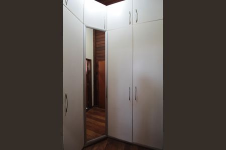 Casa à venda com 370m², 5 quartos e 8 vagasCloset do quarto 1