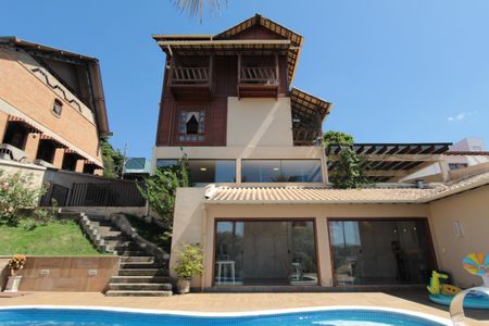 Casa à venda com 370m², 5 quartos e 8 vagasPiscina