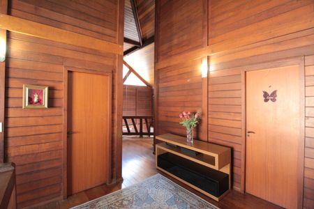 Casa à venda com 370m², 5 quartos e 8 vagasCorredor