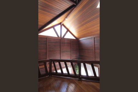 Casa à venda com 370m², 5 quartos e 8 vagasEscritório