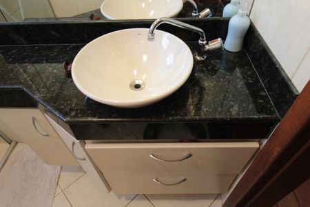 Casa à venda com 370m², 5 quartos e 8 vagasBanheiro