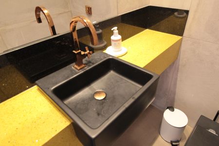 Casa à venda com 370m², 5 quartos e 8 vagasBanheiro