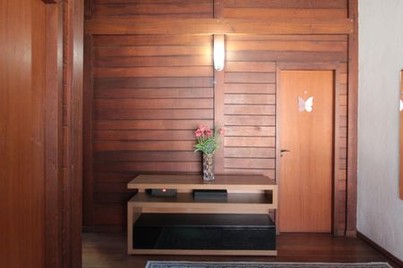 Casa à venda com 370m², 5 quartos e 8 vagasCorredor