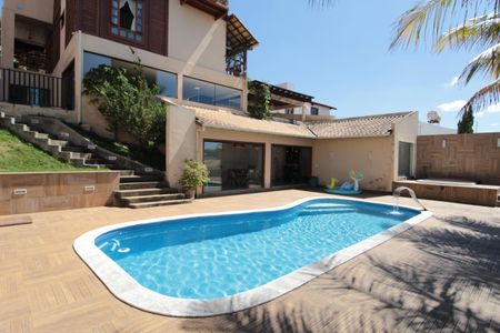 Casa à venda com 370m², 5 quartos e 8 vagasPiscina