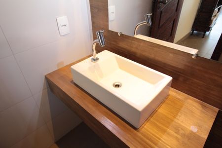 Casa à venda com 370m², 5 quartos e 8 vagasBanheiro