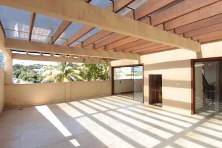 Casa à venda com 370m², 5 quartos e 8 vagasGaragem