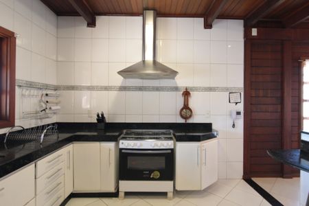 Casa à venda com 370m², 5 quartos e 8 vagasCozinha