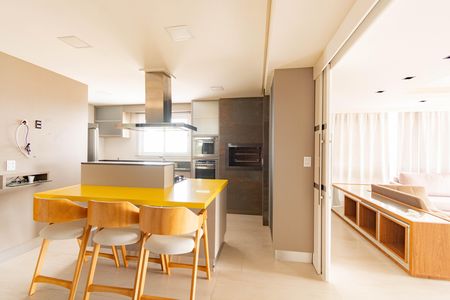 Apartamento à venda com 153m², 2 quartos e 2 vagas Apartamento à venda com 153m², 2 quartos e 2 vagasCopa