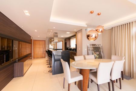 Apartamento à venda com 199m², 3 quartos e 2 vagasSala