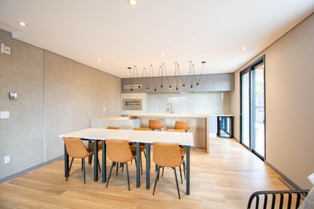 Apartamento à venda com 196m², 3 quartos e 1 vaga Apartamento à venda com 196m², 3 quartos e 1 vagaÁrea comum