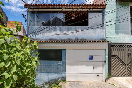 Casa à venda com 72m², 2 quartos e sem vaga Casa à venda com 72m², 2 quartos e sem vagaFachada
