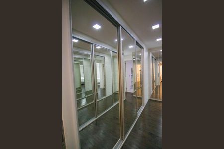 Apartamento à venda com 160m², 3 quartos e 2 vagas Apartamento à venda com 160m², 3 quartos e 2 vagasCloset do quarto 2