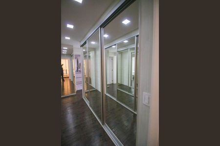 Apartamento à venda com 160m², 3 quartos e 2 vagas Apartamento à venda com 160m², 3 quartos e 2 vagasCloset do quarto 2