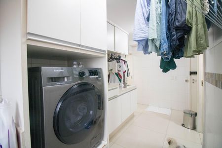 Apartamento à venda com 160m², 3 quartos e 2 vagas Apartamento à venda com 160m², 3 quartos e 2 vagasÁrea de Serviço