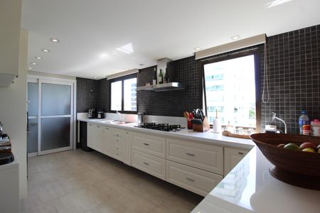 Apartamento à venda com 172m², 3 quartos e 3 vagasCozinha