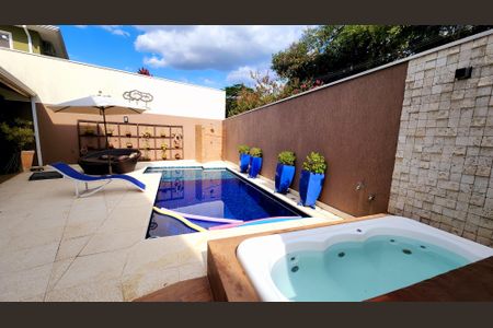 Casa de condomínio à venda com 240m², 3 quartos e 5 vagasBanheira