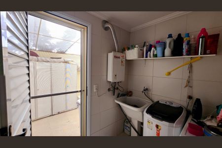 Casa de condomínio à venda com 240m², 3 quartos e 5 vagasLavanderia