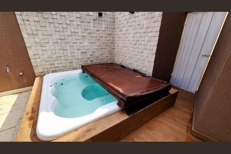 Casa de condomínio à venda com 240m², 3 quartos e 5 vagasBanheira