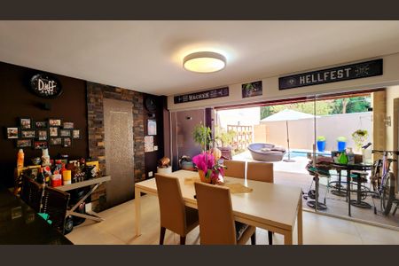 Casa de condomínio à venda com 240m², 3 quartos e 5 vagasÁrea gourmet