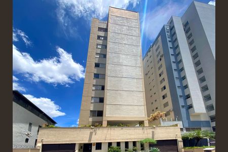 Apartamento à venda com 200m², 3 quartos e 1 vaga Apartamento à venda com 200m², 3 quartos e 1 vagaFachada