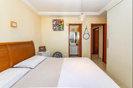 Apartamento à venda com 79m², 3 quartos e 2 vagas Apartamento à venda com 79m², 3 quartos e 2 vagasSuíte