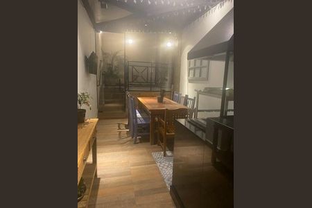 Casa de condomínio à venda com 310m², 4 quartos e 4 vagas