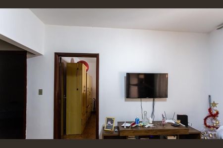 Casa à venda com 240m², 2 quartos e 4 vagas