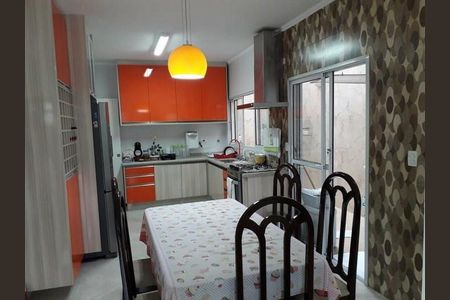 Casa à venda com 220m², 3 quartos e 4 vagas