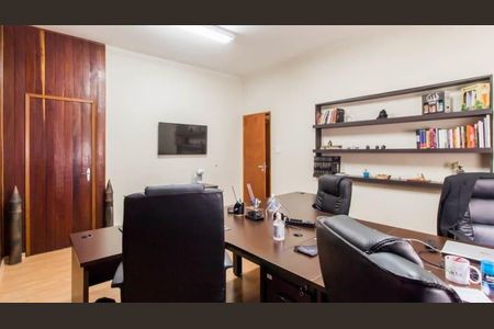 Casa à venda com 230m², 4 quartos e 5 vagas