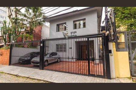 Casa à venda com 230m², 4 quartos e 5 vagas