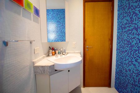 Casa à venda com 451m², 5 quartos e sem vagaBanheiro da Suíte 2