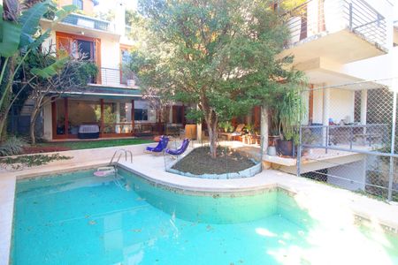 Casa à venda com 451m², 5 quartos e sem vagaÁrea comum - Piscina