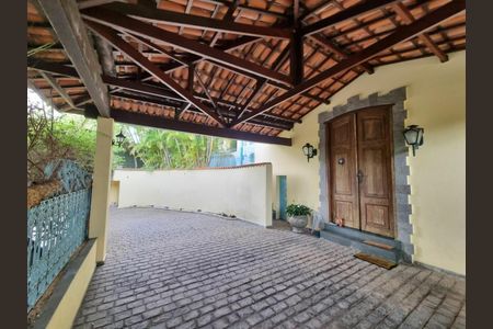 Casa à venda com 648m², 4 quartos e 4 vagas
