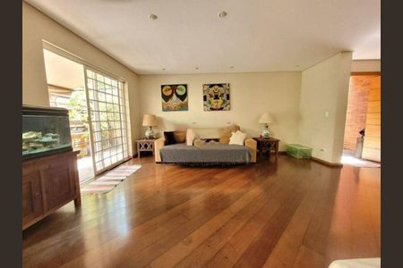 Casa à venda com 270m², 3 quartos e 4 vagas
