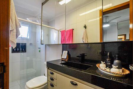 Apartamento à venda com 110m², 2 quartos e 2 vagas Apartamento à venda com 110m², 2 quartos e 2 vagasBanheiro da Suíte