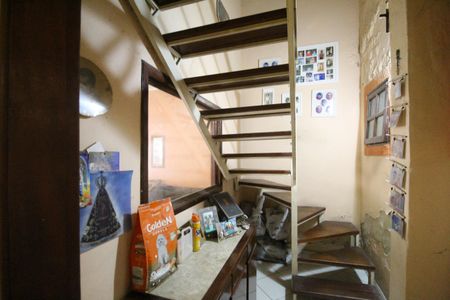 Casa de condomínio para alugar com 168m², 5 quartos e 2 vagasEscada interna