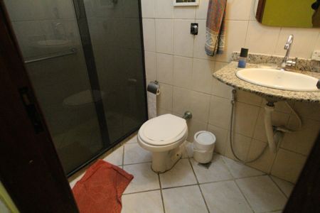 Casa de condomínio para alugar com 168m², 5 quartos e 2 vagasBanheiro social 