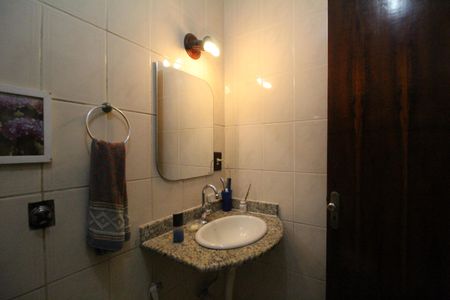 Casa de condomínio para alugar com 168m², 5 quartos e 2 vagasBanheiro social 